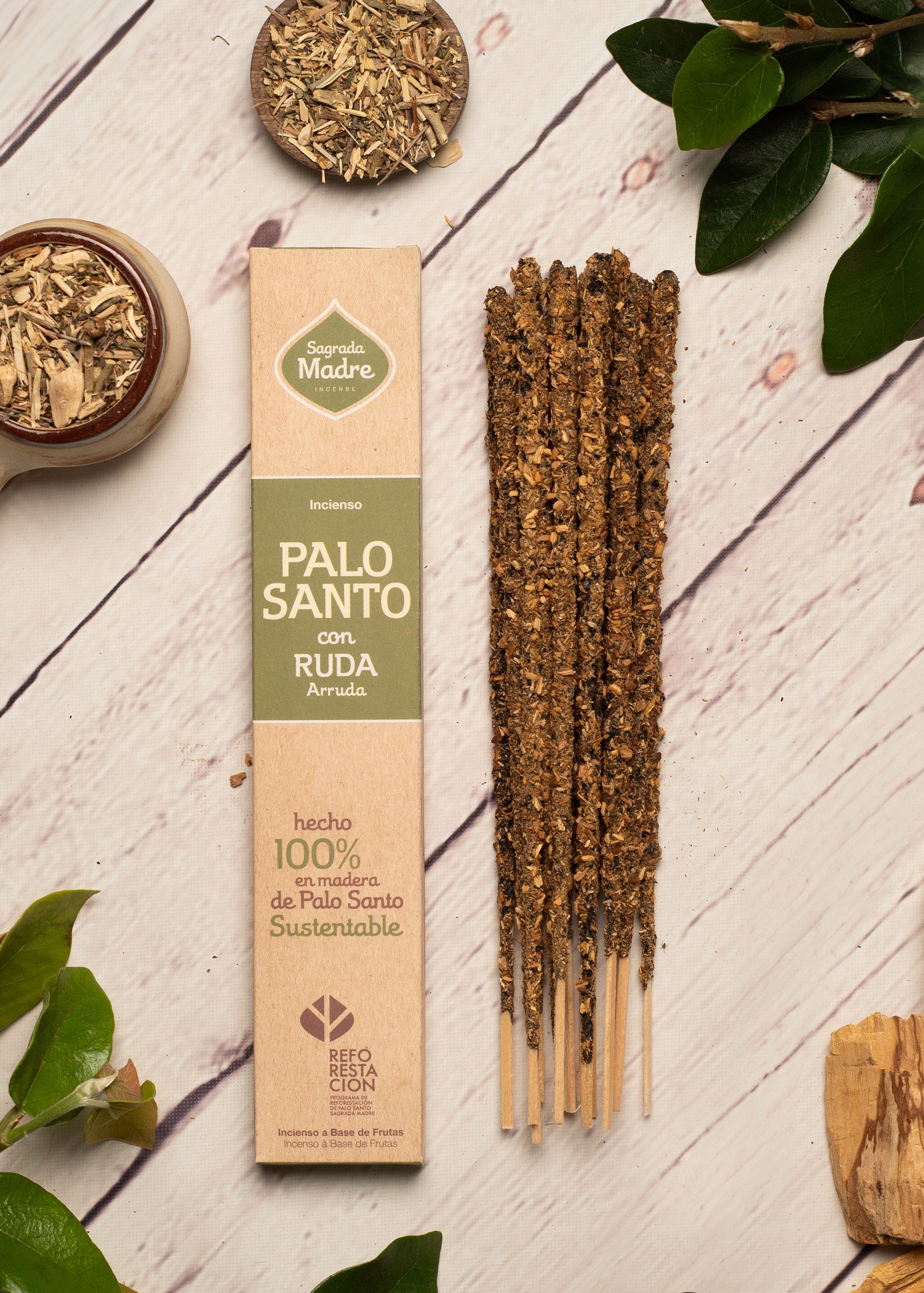 Palo Santo & Ruda rökelse från Sagrada Madre – 8 handgjorda stickor med extra lång brinntid