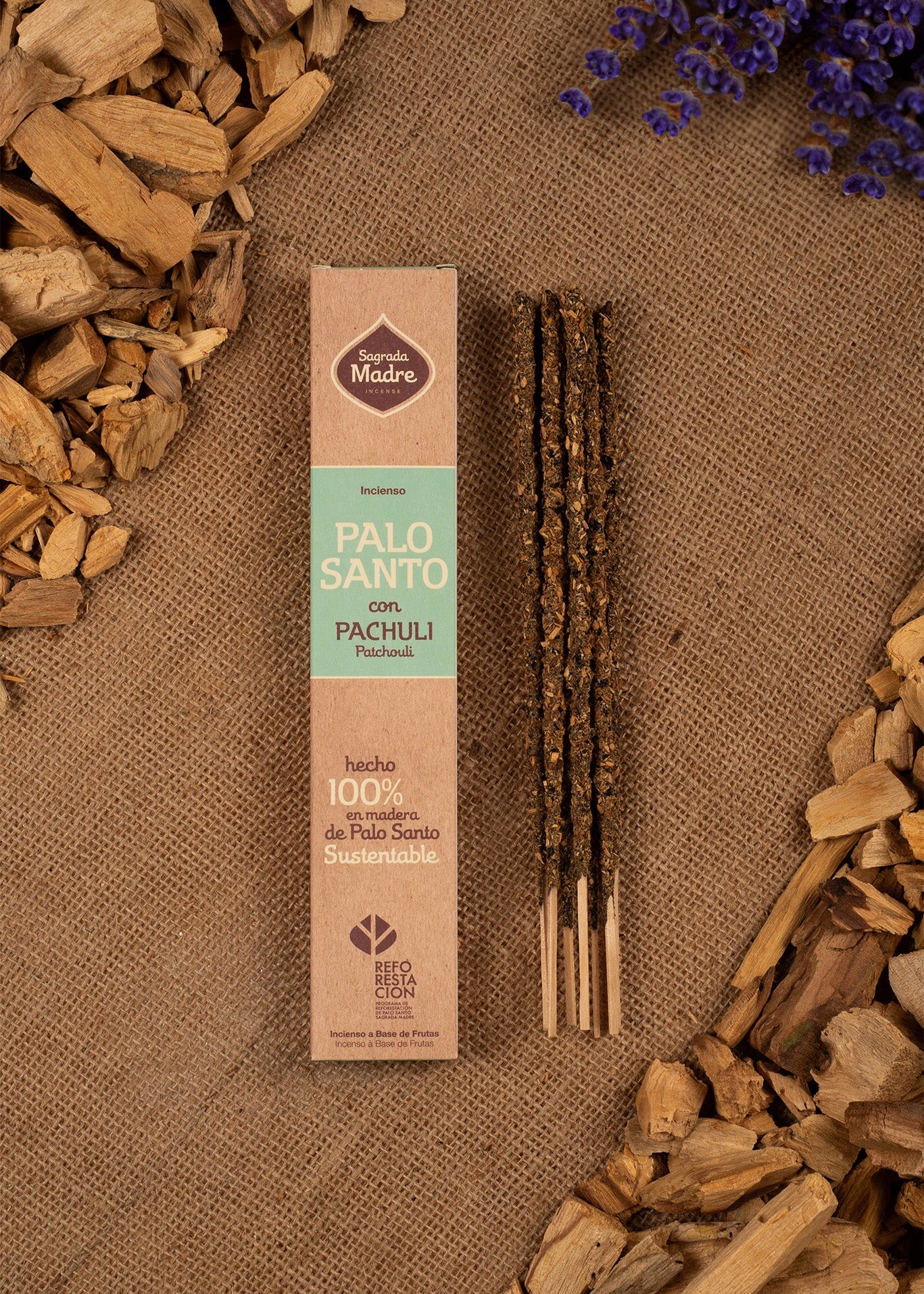 Palo Santo & Patchouli rökelse från Sagrada Madre – 8 handgjorda stickor med transparent förpackningsfönster
